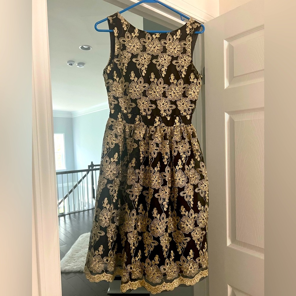 Dinner dress - Picture 1 of 3